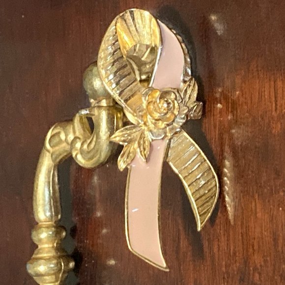 Avon pink ribbon breast cancer awareness pin - Picture 3 of 6
